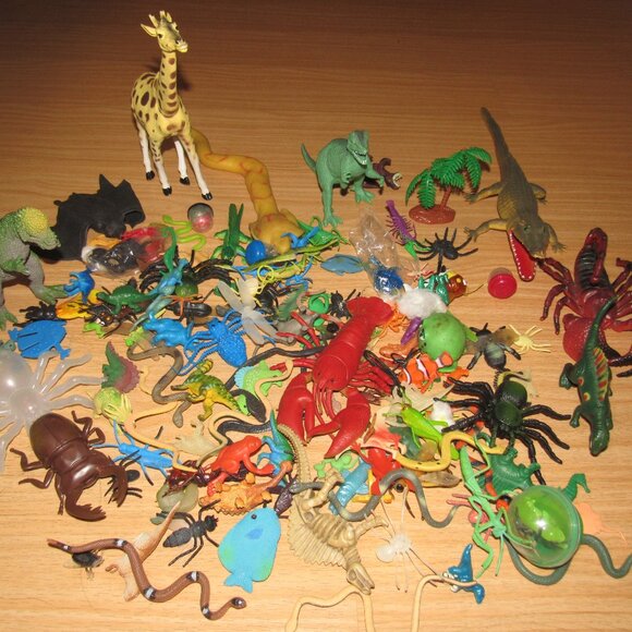 140+ Plastic Animal Figures Dinosaurs Jungle Sea Creatures Insects Spiders Mix - Picture 1 of 5